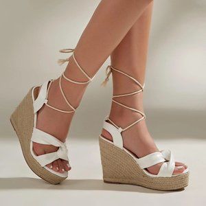 Twist Decor Espadrille Strappy Wedge Sandals in White/Beige Size 7 US